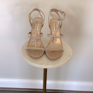 Steve Madden Lulu Champagne T-Strap Rhinestone Heels. Size 8.5.